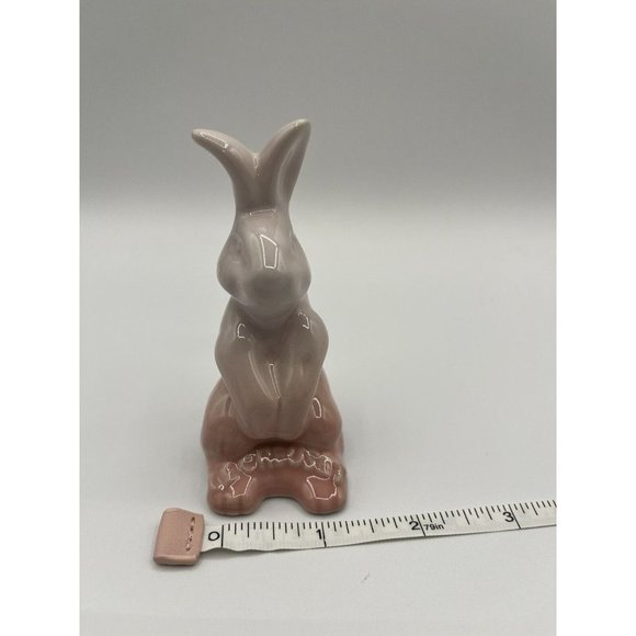 Le Creuset Baking Chef Pie Bunny Rabbit Funnel Light Shell PINK 3.75” NIB NEW - Picture 8 of 9